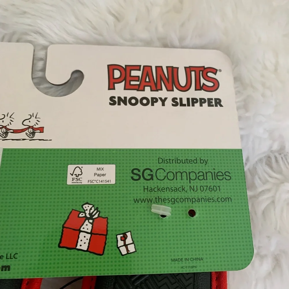 PEANUTS Snoopy youth slippers in size 9-10 NWT